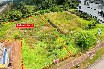 [Rear boundary opens to serene golf-course view; next to Shah Alam Golf Club (KGSAAS)] Exclusive Vacant Bungalow Land [Flat terrain and wide frontage-
