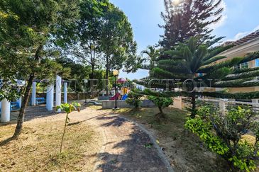 [Gated and Guarded Community; Located in Strategic and Matured Township] 2 Storey Semi Detached House [Easily Accessible Via Selat Klang Highway and F