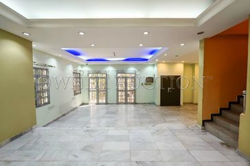 [Gated and Guarded Community; Located in Strategic and Matured Township] 2 Storey Semi Detached House [Easily Accessible Via Selat Klang Highway and F