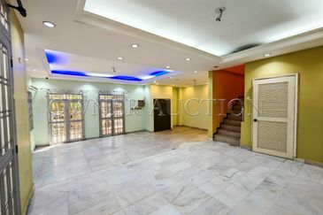 [Gated and Guarded Community; Located in Strategic and Matured Township] 2 Storey Semi Detached House [Easily Accessible Via Selat Klang Highway and F