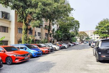 [Strategic located and Mature Township; Low Cost] Flat [3 Min to Puchong Perdana LRT Station]