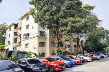 [Strategic located and Mature Township; Low Cost] Flat [3 Min to Puchong Perdana LRT Station]