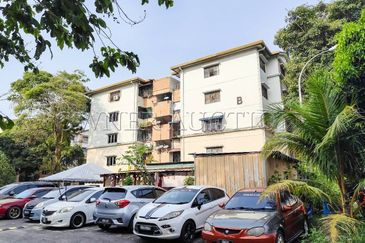 [Strategic located and Mature Township; Low Cost] Flat [3 Min to Puchong Perdana LRT Station]