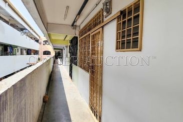 [Strategic located and Mature Township; Low Cost] Flat [3 Min to Puchong Perdana LRT Station]