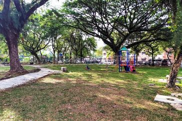 [Strategic located and Mature Township; Low Cost] Flat [3 Min to Puchong Perdana LRT Station]