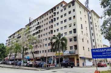[Easily Accessible Via LDP Highway and Jalan Subang; Low Cost] Flat [2 Min to Puchong Prima LRT Station]