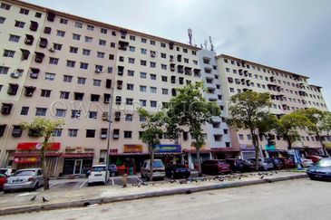[Easily Accessible Via LDP Highway and Jalan Subang; Low Cost] Flat [2 Min to Puchong Prima LRT Station]