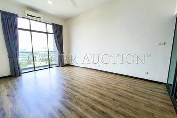 [Penthouse unit; Balcony with city view] Condominium [4 min to DPULZE Shopping Centre, Tamarind Square & MMU]