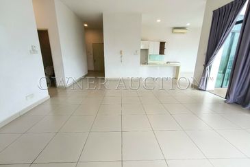 [Penthouse unit; Balcony with city view] Condominium [4 min to DPULZE Shopping Centre, Tamarind Square & MMU]