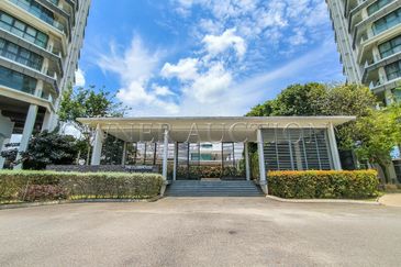 [Penthouse unit; Balcony with city view] Condominium [4 min to DPULZE Shopping Centre, Tamarind Square & MMU]