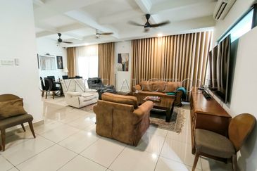 [Renovated with Fully Furnished] Freehold 3 Storey Semi Detached House [7 mins to Bandar Mahkota Cheras]