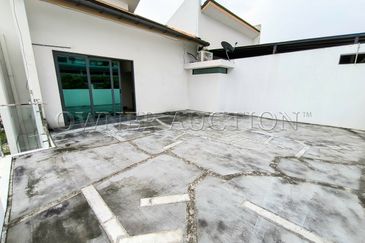 [Renovated with Fully Furnished] Freehold 3 Storey Semi Detached House [7 mins to Bandar Mahkota Cheras]