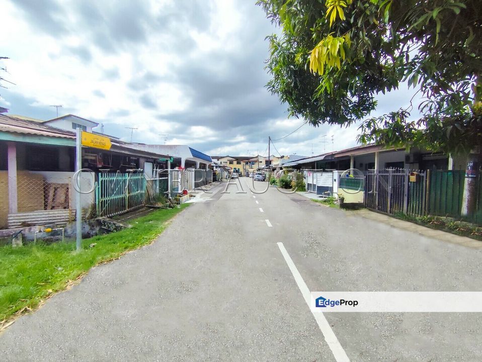 [Behind Ulu Tiram Bus Terminal & Pasar Ulu Tiram] 1 Storey Terrace House [5 min to NSK Ulu Tiram], Johor, Ulu Tiram