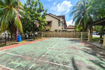 [Upcoming LRT3 line links Shah Alam to Bandar Utama & Klang] 2.5 Storey Terrace House [4 mins to Aeon Shah Alam]