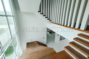 [Vacant unit; Gated & Guarded Community] 2 Storey Bungalow House [Easy access from PLUS & LEKAS Highway]