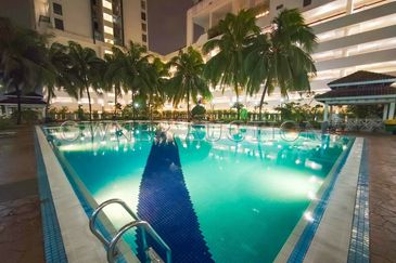 [Spacious with Balcony] Freehold Apartment [5 mins to LRT Alam Sutera]