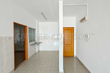 [Spacious with Balcony] Freehold Apartment [5 mins to LRT Alam Sutera]