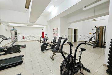 [Spacious with Balcony] Freehold Apartment [5 mins to LRT Alam Sutera]