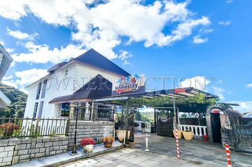 [Located in the beautiful hilly station of Cameron Highlands] 5 Storey Detached Bungalow in Smurf Inn [Near to tourist attraction; Next to Sultan Ahma