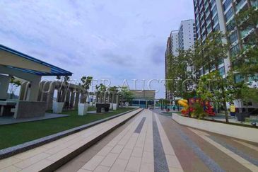 [Vacant Unit] Service Apartment [Opposite to Kajang SILK Highway; 6 min to C180 & Cheras Traders Square; 8 min to Batu 11 Cheras MRT station]