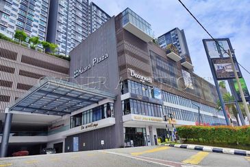 [Prime location directly behind to Shell on Jalan Semenyih] Service Apartment [2 min to Billion Shopping Centre (Semenyih)]