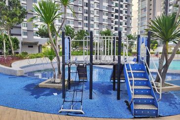 [Prime location directly behind to Shell on Jalan Semenyih] Service Apartment [2 min to Billion Shopping Centre (Semenyih)]