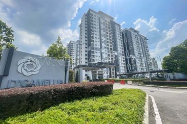 [Vacant unit with Balcony] Freehold Condominium [5 min to Setia EcoHill Mall]