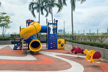 [Strategic Location] Condominium [Next to Bukit Kemuning Golf & Country Resort]