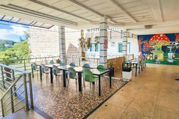 [Located in the beautiful hilly station of Cameron Highlands] 5 Storey Detached Bungalow in Smurf Inn [Near to tourist attraction; Next to Sultan Ahma