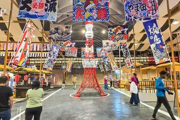 [Located in the beautiful hilly station of Cameron Highlands] 5 Storey Detached Bungalow in Smurf Inn [Near to tourist attraction; Next to Sultan Ahma