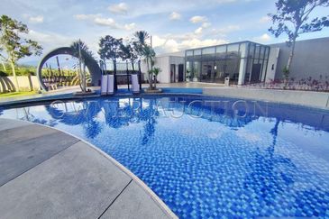 [Prime location directly behind to Shell on Jalan Semenyih] Service Apartment [2 min to Billion Shopping Centre (Semenyih)]