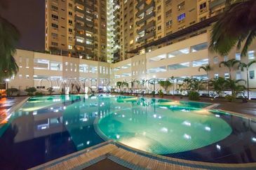 [Spacious with Balcony] Freehold Apartment [5 mins to LRT Alam Sutera]
