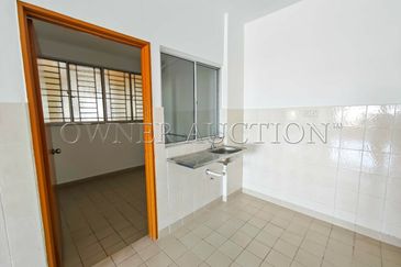 [Spacious with Balcony] Freehold Apartment [5 mins to LRT Alam Sutera]