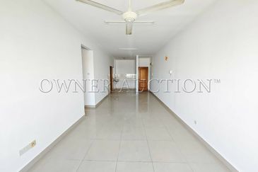 [Spacious with Balcony] Freehold Apartment [5 mins to LRT Alam Sutera]