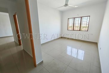 [Spacious with Balcony] Freehold Apartment [5 mins to LRT Alam Sutera]