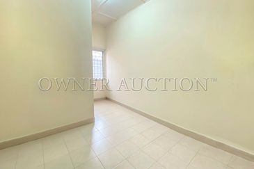 [Surrounded by matured residential area] 2 Storey Terrace House [Short distance to Sultan Abdul Aziz Shah Airport]