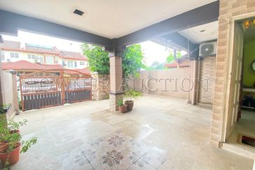 [Surrounded by matured residential area] 2 Storey Terrace House [Short distance to Sultan Abdul Aziz Shah Airport]