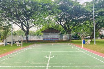 [Surrounded by matured residential area] 2 Storey Terrace House [Short distance to Sultan Abdul Aziz Shah Airport]