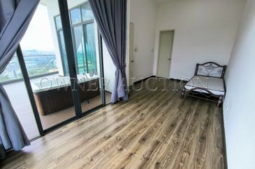 [Penthouse unit; Balcony with city view] Condominium [4 min to DPULZE Shopping Centre, Tamarind Square & MMU]
