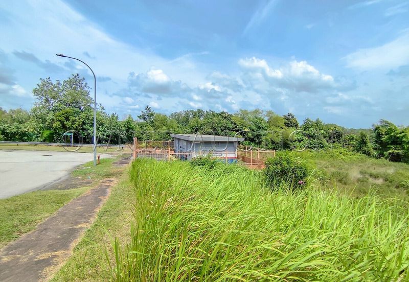 [Rear boundary opens to serene golf-course view; next to Shah Alam Golf Club (KGSAAS)] Exclusive Vacant Bungalow Land [Flat terrain and wide frontage-