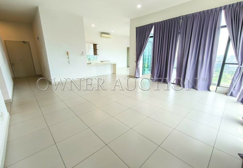 [Penthouse unit; Balcony with city view] Condominium [4 min to DPULZE Shopping Centre, Tamarind Square & MMU]