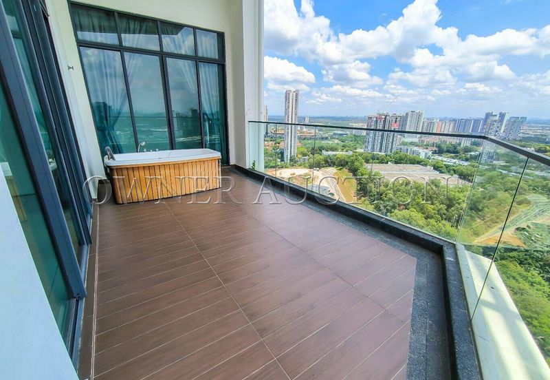 [Penthouse unit; Balcony with city view] Condominium [4 min to DPULZE Shopping Centre, Tamarind Square & MMU]
