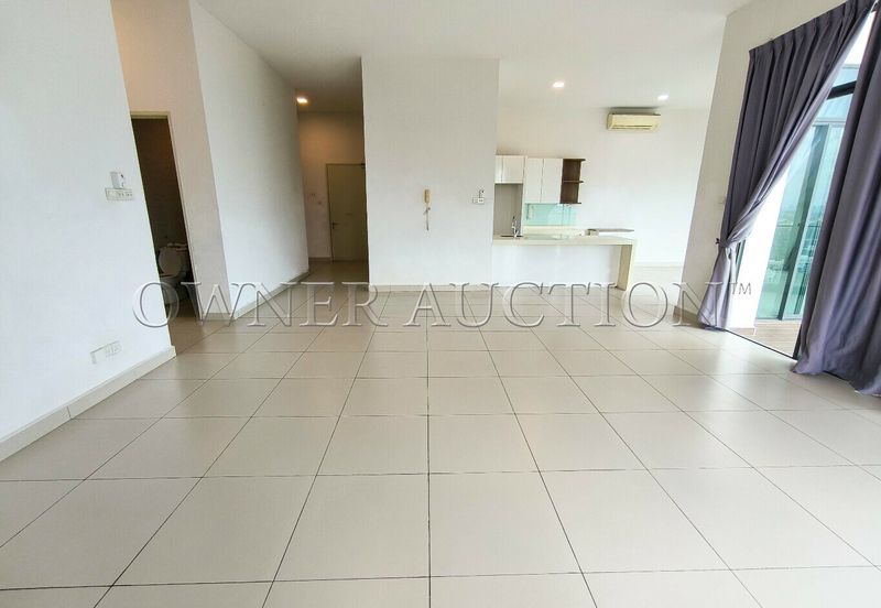 [Penthouse unit; Balcony with city view] Condominium [4 min to DPULZE Shopping Centre, Tamarind Square & MMU]