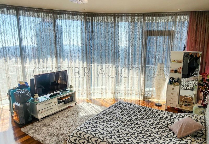 [High Floor; Low Density] Condominium [Stratgeically located in Kuala Lumpur's Golden Triangle]