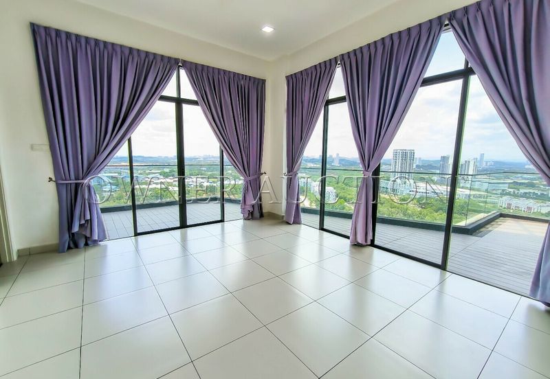 [Penthouse unit; Balcony with city view] Condominium [4 min to DPULZE Shopping Centre, Tamarind Square & MMU]