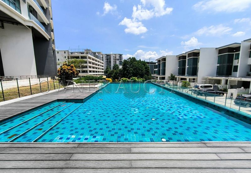 [Penthouse unit; Balcony with city view] Condominium [4 min to DPULZE Shopping Centre, Tamarind Square & MMU]