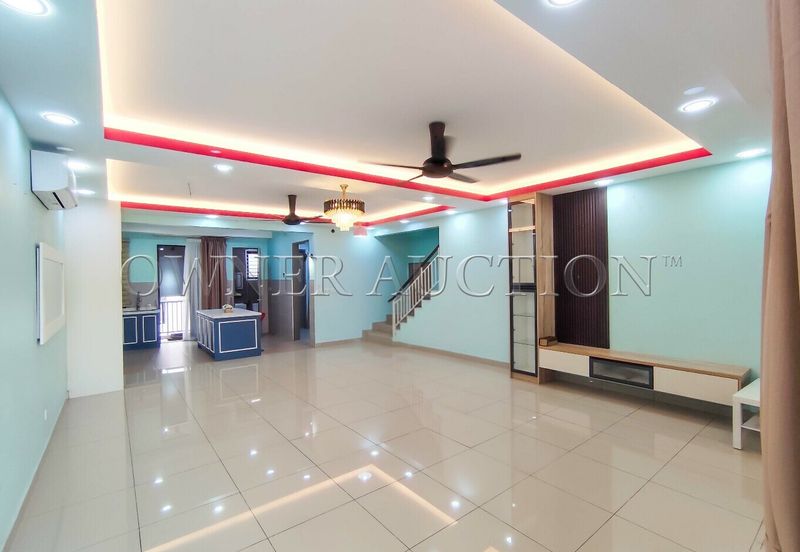 [Facing open and renovated unit at lower floor] Town House (Lower Unit) [5 min to Lotus Bangi; Close to AEON Nilai]