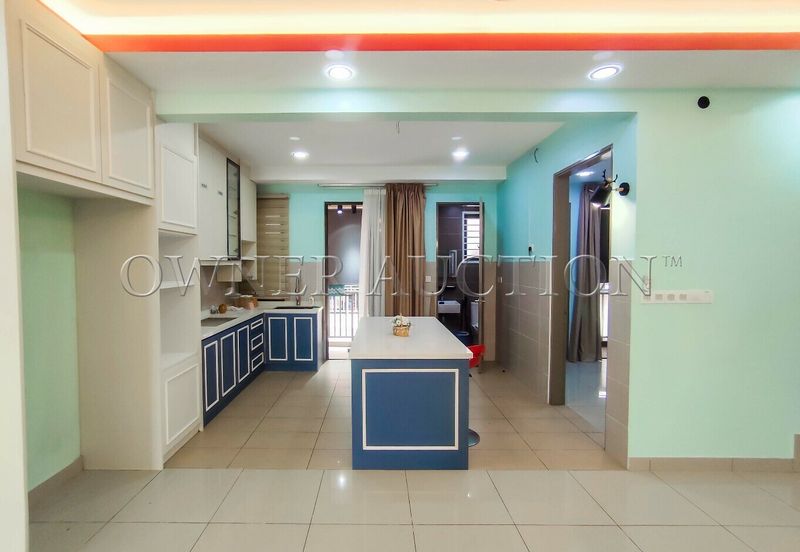 [Facing open and renovated unit at lower floor] Town House (Lower Unit) [5 min to Lotus Bangi; Close to AEON Nilai]