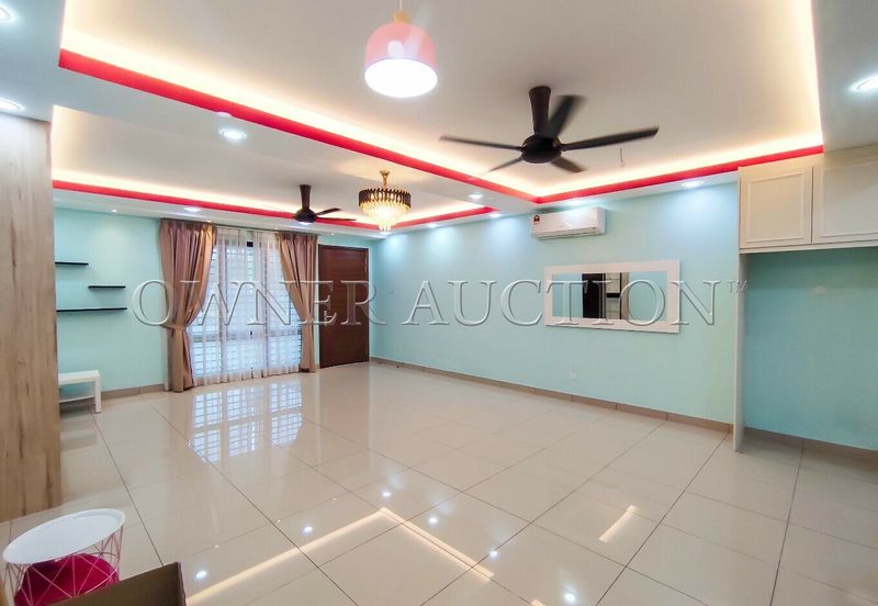 [Facing open and renovated unit at lower floor] Town House (Lower Unit) [5 min to Lotus Bangi; Close to AEON Nilai]