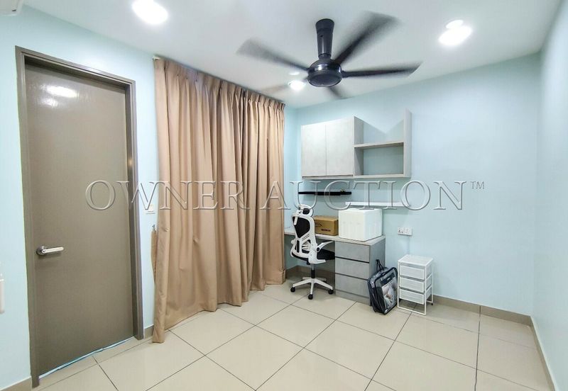 [Facing open and renovated unit at lower floor] Town House (Lower Unit) [5 min to Lotus Bangi; Close to AEON Nilai]